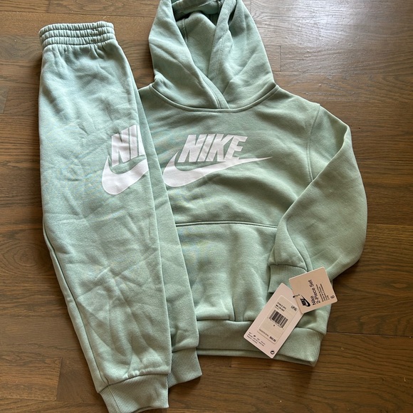 NWT Nike Boys Set size 6 - Picture 1 of 2